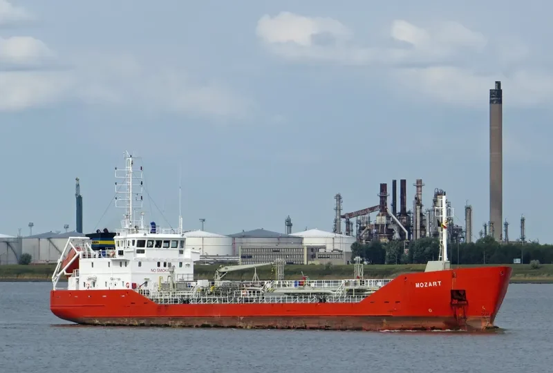 MOZART Tanker IMO 9174086 photo 5