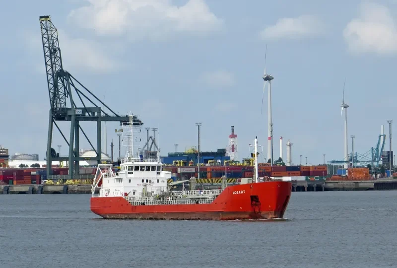 MOZART Tanker IMO 9174086 photo 6