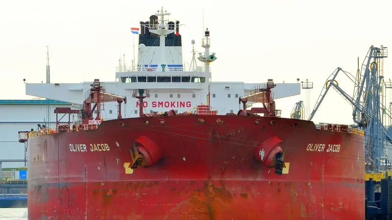 ZAMBRA Tanker IMO 9175078 photo 9