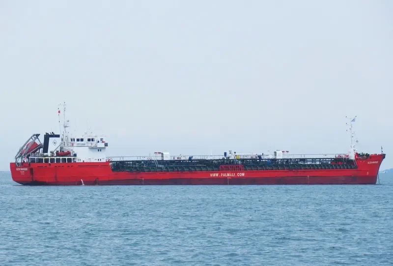 UNI TRADER Tanker IMO 9175169 photo 9