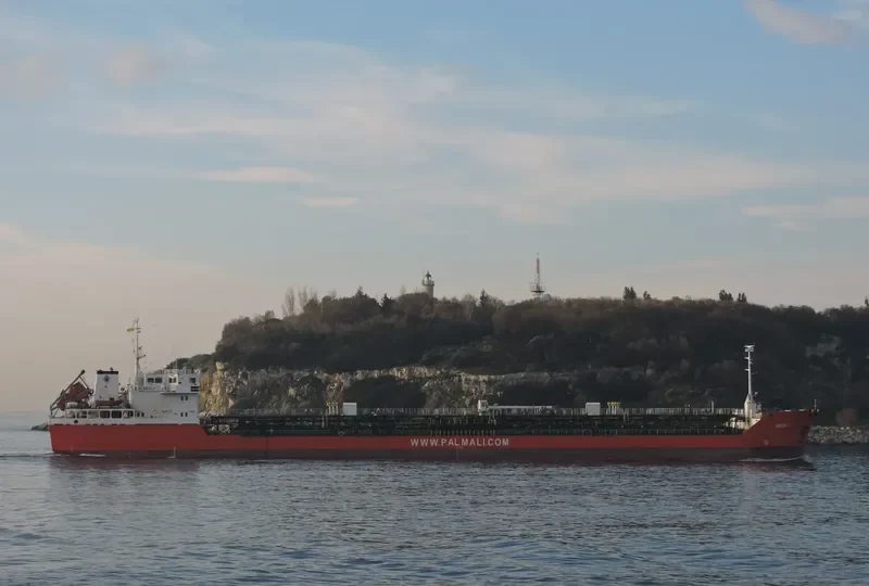 VARUNI Tanker IMO 9175236 photo 3