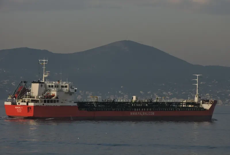 VARUNI Tanker IMO 9175236 photo 4