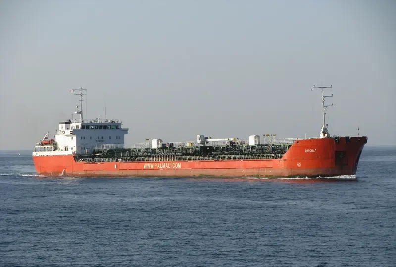 VARUNI Tanker IMO 9175236 photo 7