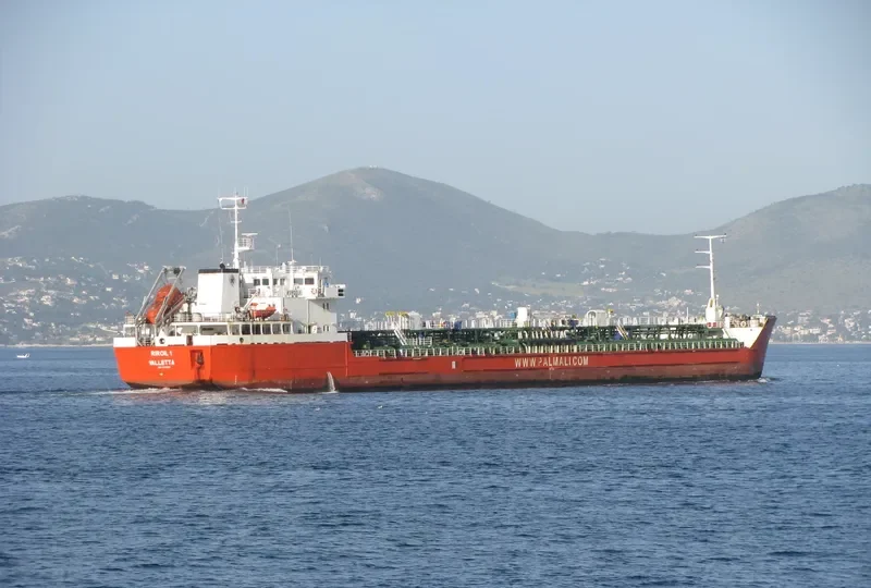 VARUNI Tanker IMO 9175236 photo 8