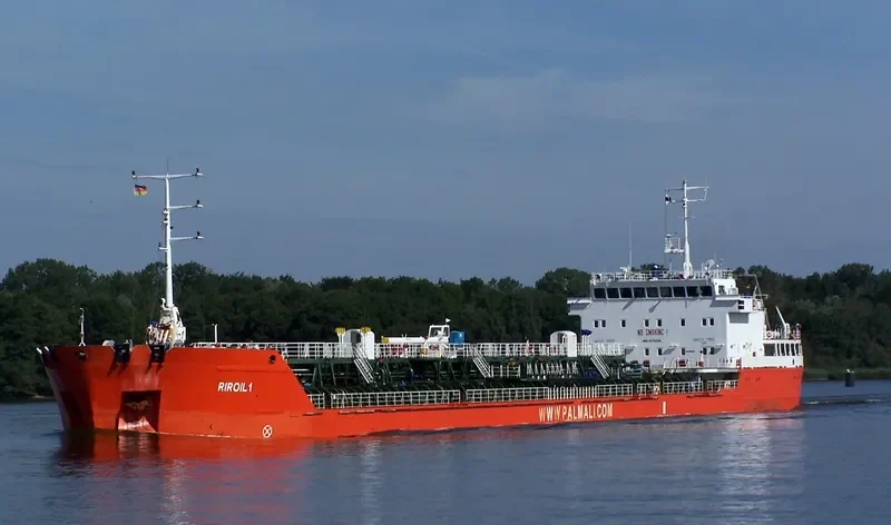VARUNI Tanker IMO 9175236 photo 9