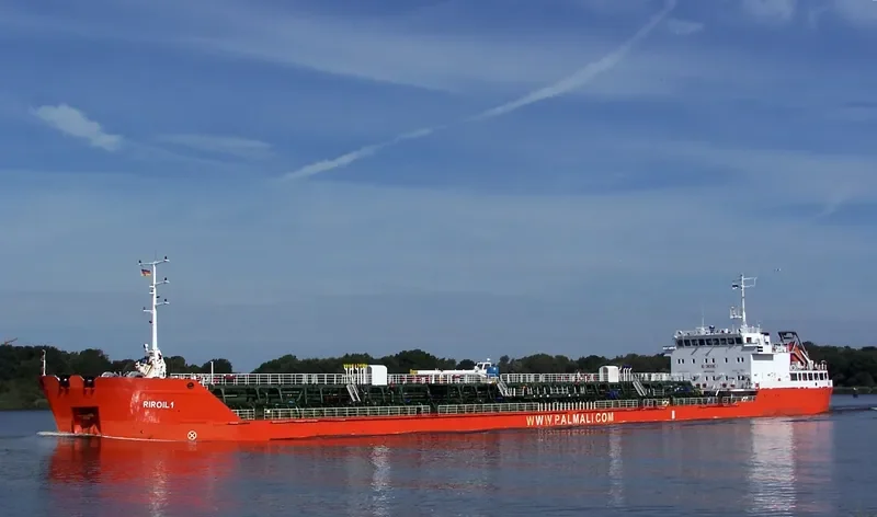 VARUNI Tanker IMO 9175236 photo 10