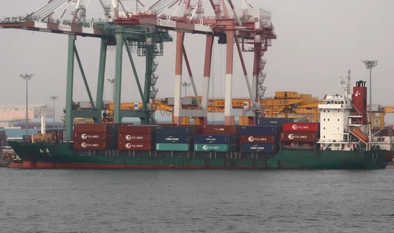 HE YANG Container Ship IMO 9179476 photo 2