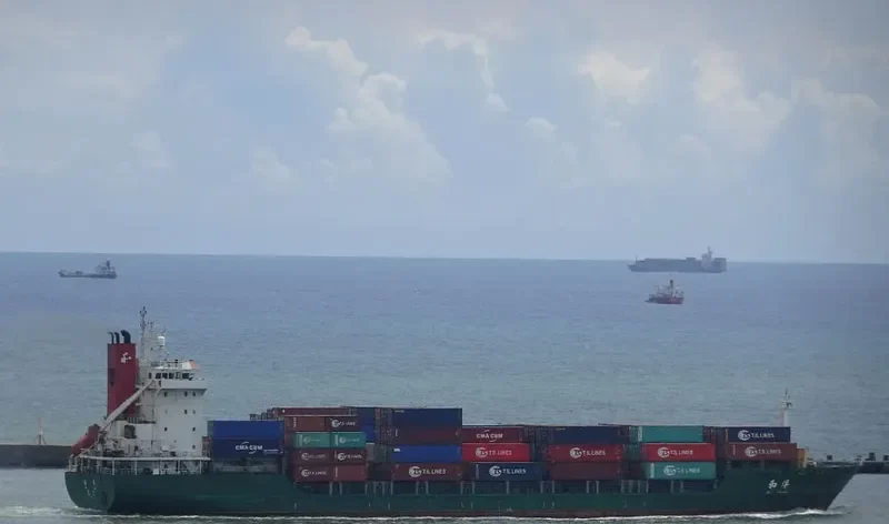 HE YANG Container Ship IMO 9179476 photo 3
