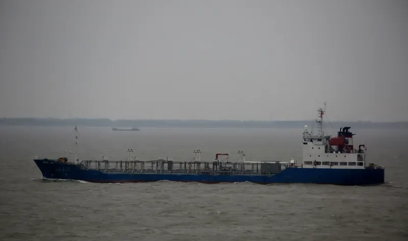 NEW GLORY Tanker IMO 9179945 photo 3