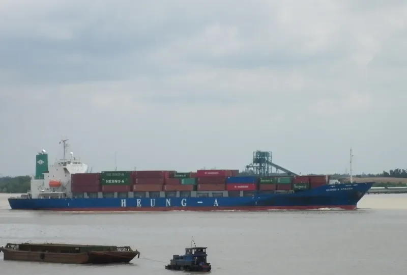 HEUNG A DRAGON Container Ship IMO 9180023 photo 8