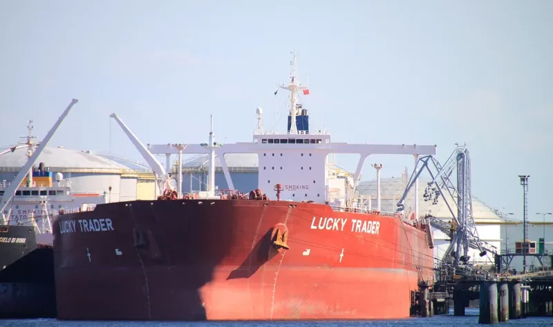 LUCKY TRADER Tanker IMO 9182306 photo 4