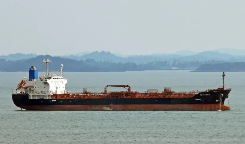 AU TAURUS Tanker IMO 9185877 photo 4