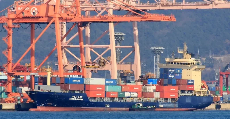 HE YUAN 1 Container Ship IMO 9187485 photo 7