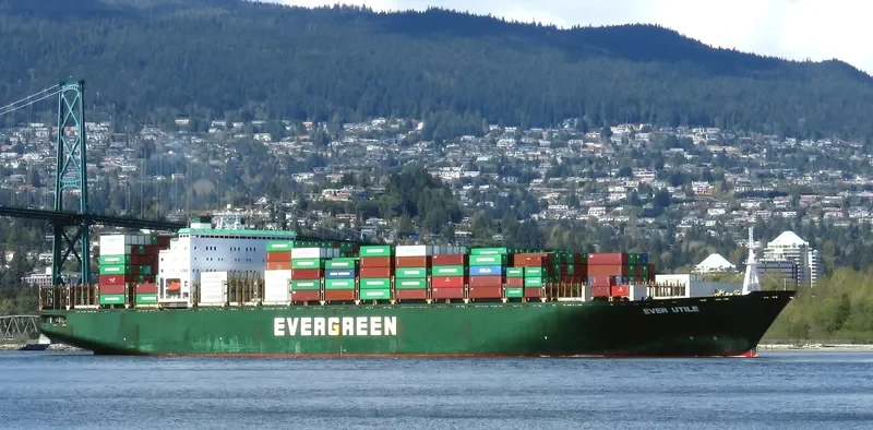 EVER UTILE Container Ship IMO 9188154 photo 4