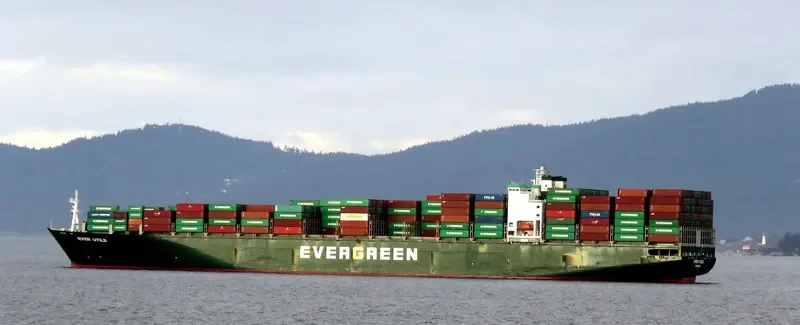 EVER UTILE Container Ship IMO 9188154 photo 9
