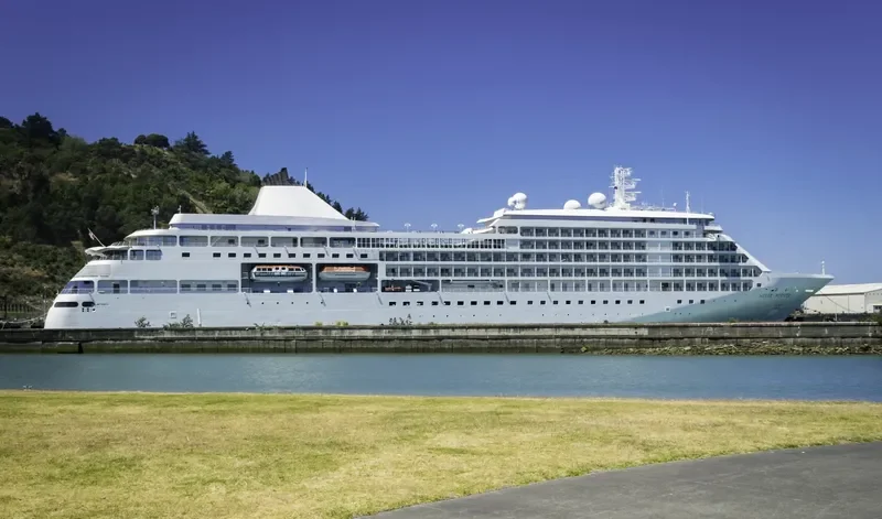 SILVER WHISPER Passenger Ship IMO 9192179 photo 2