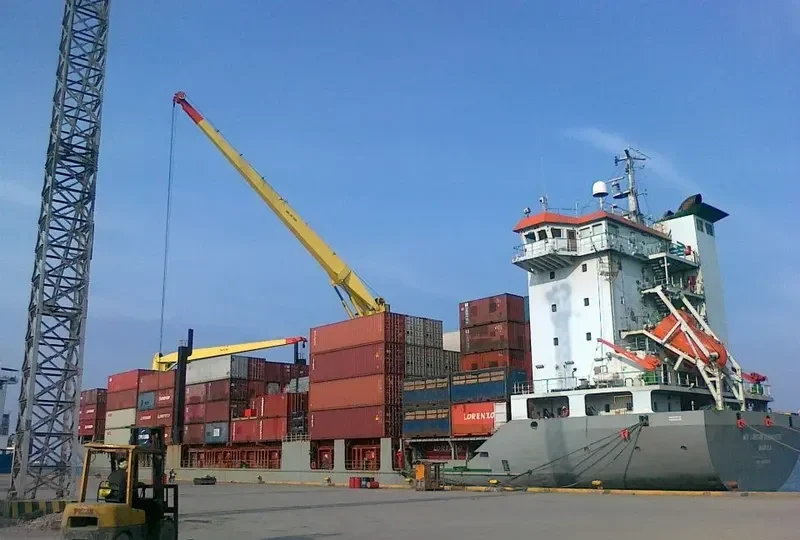 LORCON DUMAGUETE Container Ship IMO 9200017 photo 7