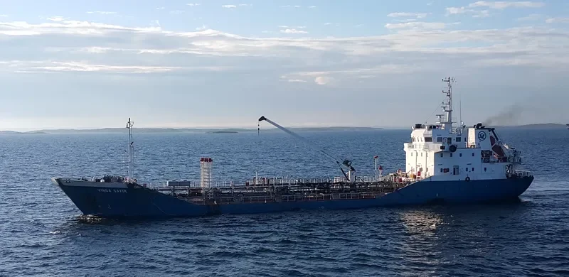 VINGA SAFIR Tanker IMO 9200158 photo 4