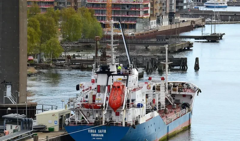 VINGA SAFIR Tanker IMO 9200158 photo 6