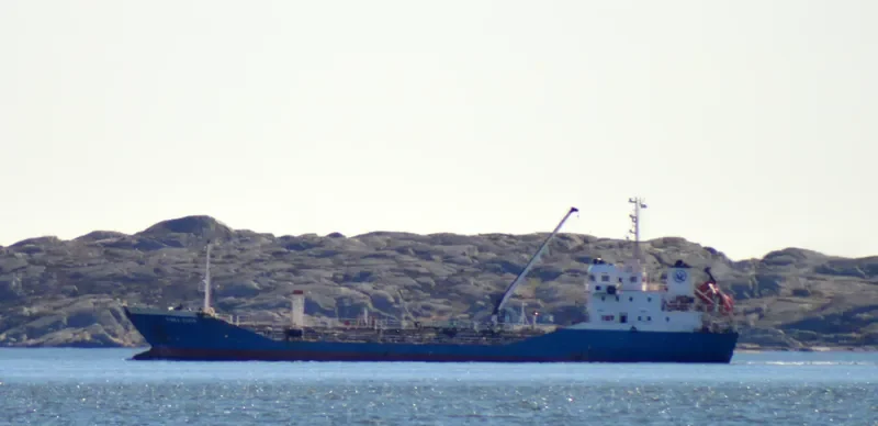 VINGA SAFIR Tanker IMO 9200158 photo 7