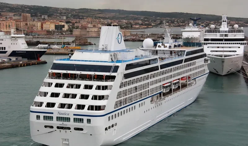 NAUTICA Passenger Ship IMO 9200938 photo 2