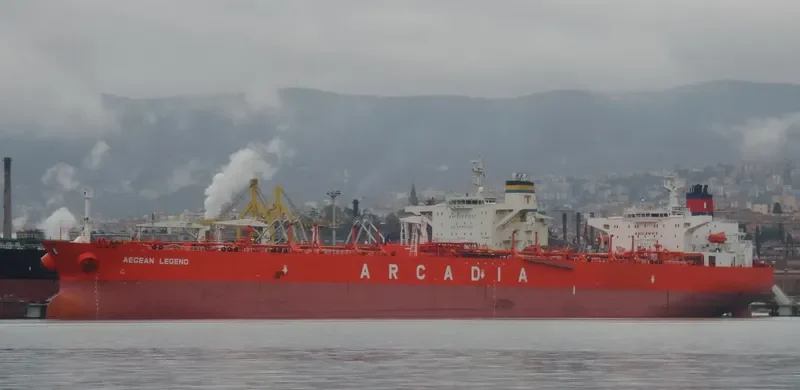 CAKRA PATRIOT Tanker IMO 9200964 photo 8