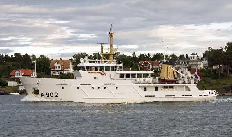 VAN KINSBERGEN General Cargo IMO 9201578 photo 6