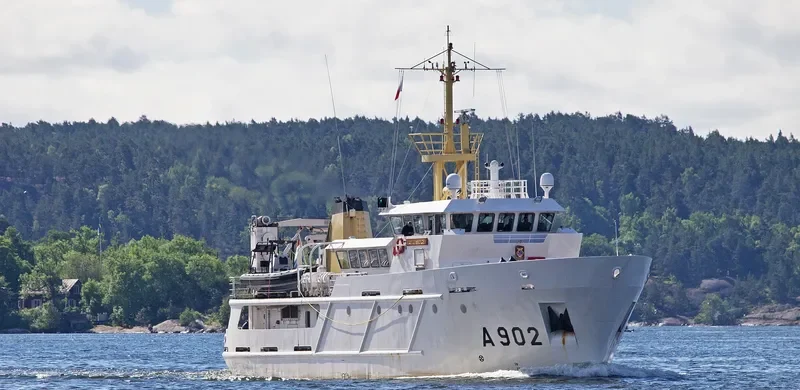 VAN KINSBERGEN General Cargo IMO 9201578 photo 9