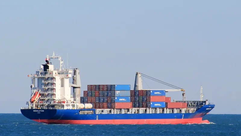 RESOLUTION Container Ship IMO 9202780 photo 6