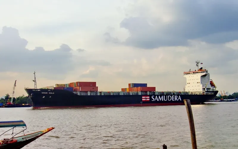 SINAR SOLO Container Ship IMO 9202792