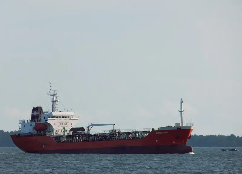 DEWAYANI Tanker IMO 9203083 photo 3