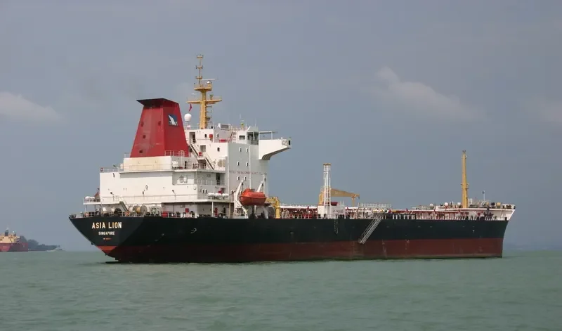 YA ZHOU XIONG SHI Tanker IMO 9203992 photo 2