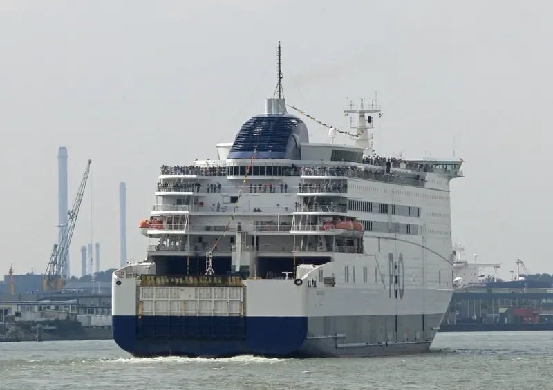 PRIDE OF HULL Ro-Ro IMO 9208629 photo 3