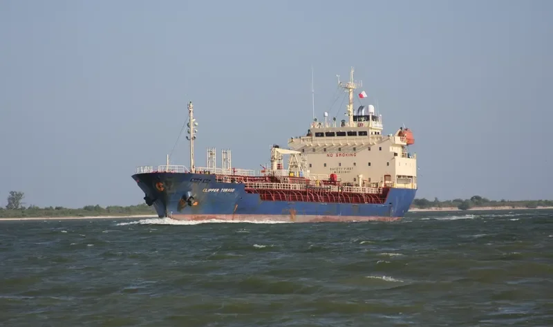 ARIN 8 Tanker IMO 9209001 photo 9