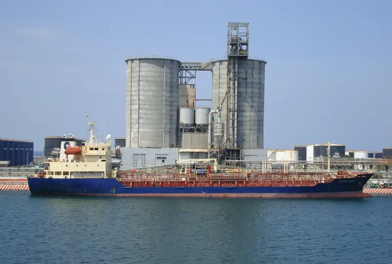 ARIN 8 Tanker IMO 9209001 photo 10