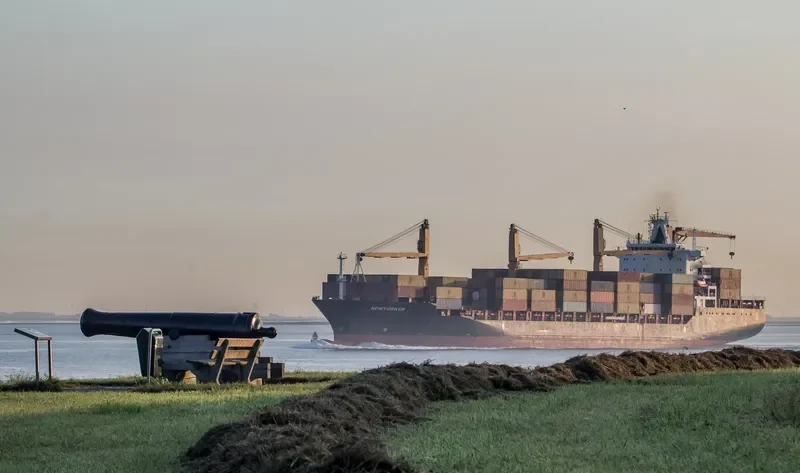 NEWYORKER Container Ship IMO 9209104 photo 6