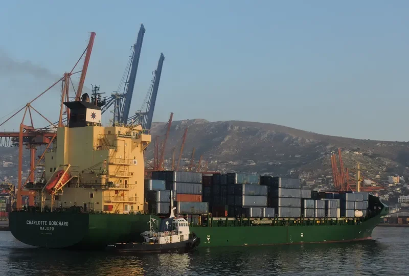 CHARLOTTE BORCHARD Container Ship IMO 9212022 photo 7