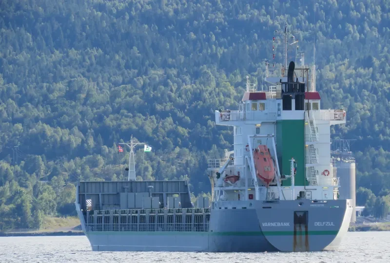 VARNEBANK Container Ship IMO 9213739 photo 5