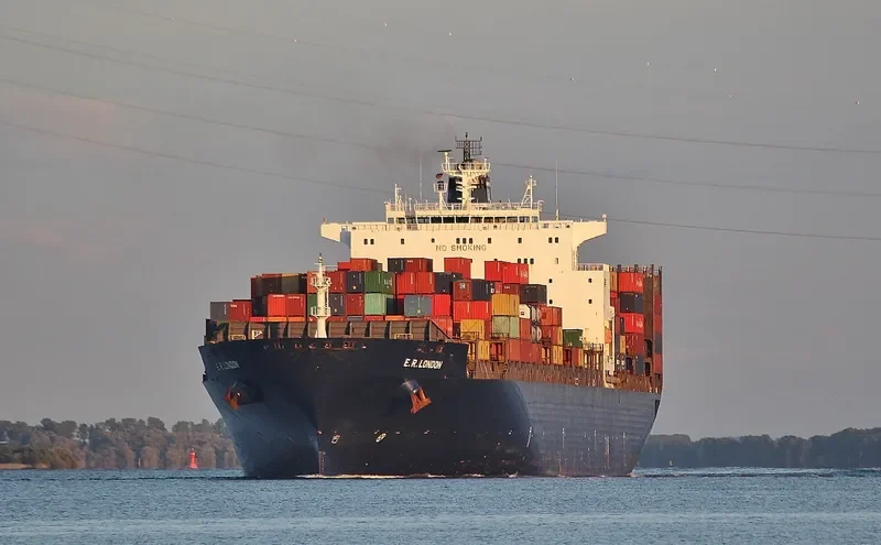 E.R LONDON Container Ship IMO 9214202 photo 3