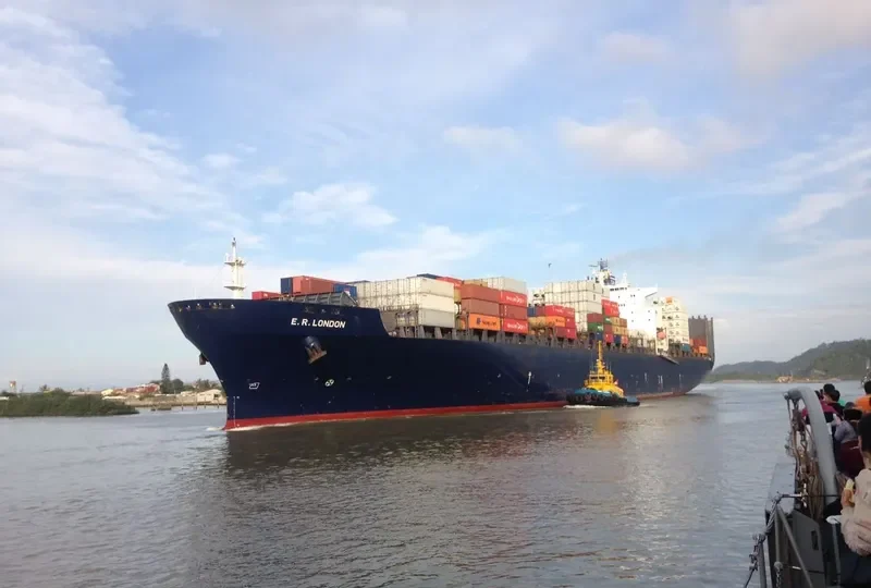 E.R LONDON Container Ship IMO 9214202 photo 4