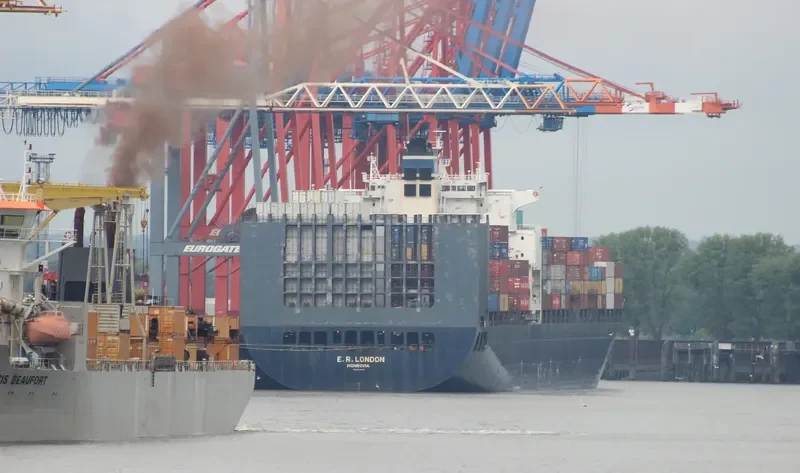 E.R LONDON Container Ship IMO 9214202 photo 6