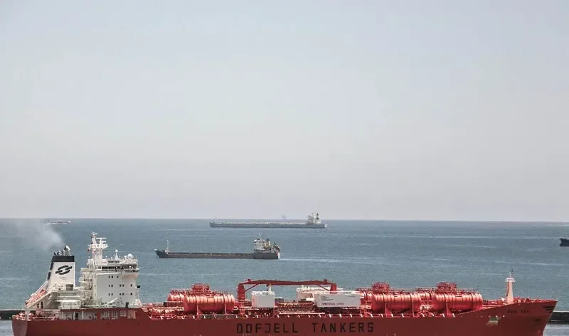 BOW SEA Tanker IMO 9215282 photo 7