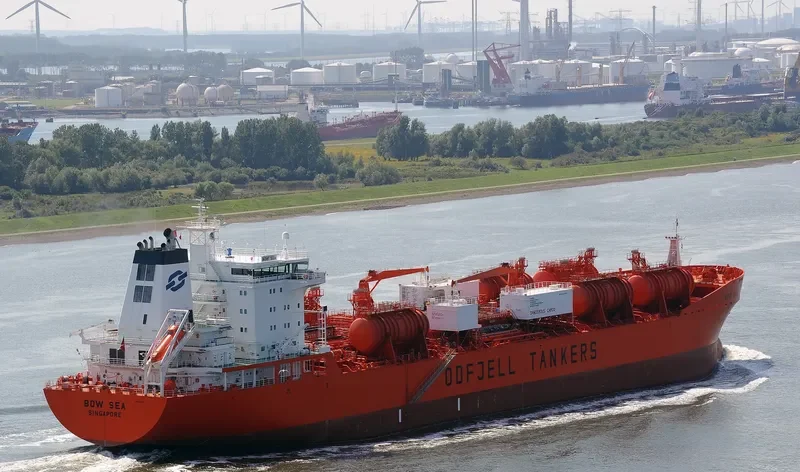 BOW SEA Tanker IMO 9215282 photo 10
