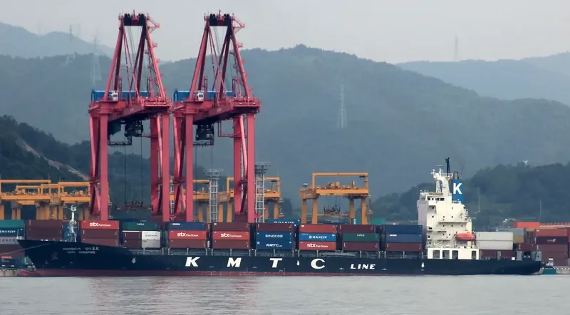 KMTC SINGAPORE Container Ship IMO 9217412 photo 6
