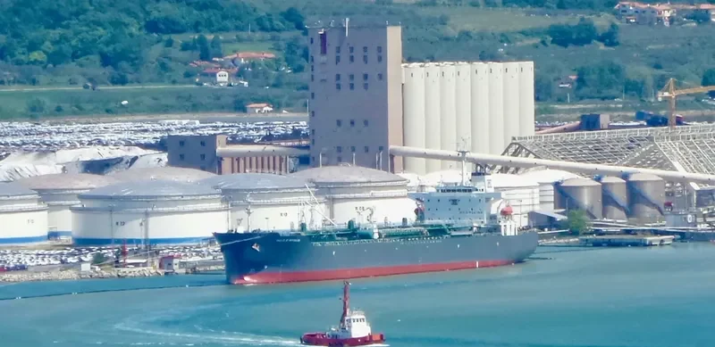 VALLE DI SIVIGLIA Tanker IMO 9220938 photo 5
