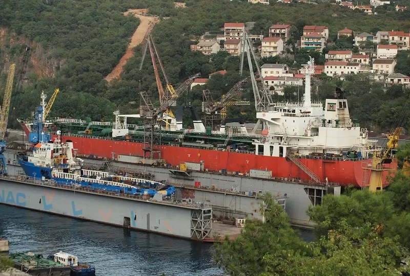 VALLE DI SIVIGLIA Tanker IMO 9220938 photo 10