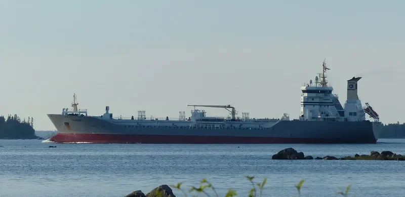 TERNVIK Tanker IMO 9221267 photo 5