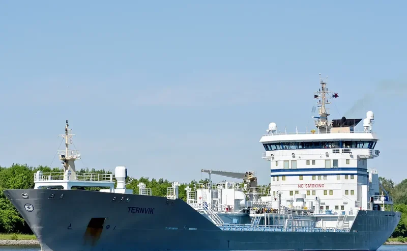 TERNVIK Tanker IMO 9221267 photo 6