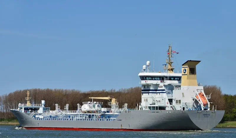 TERNVIK Tanker IMO 9221267 photo 8