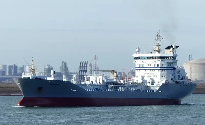 TERNVIK Tanker IMO 9221267 photo 10
